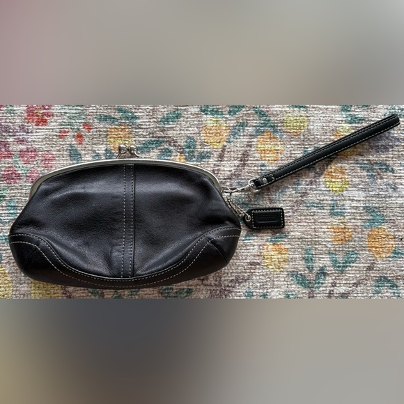 Y2K Coach SOHO Black Leather Framed Kisslock Wristlet